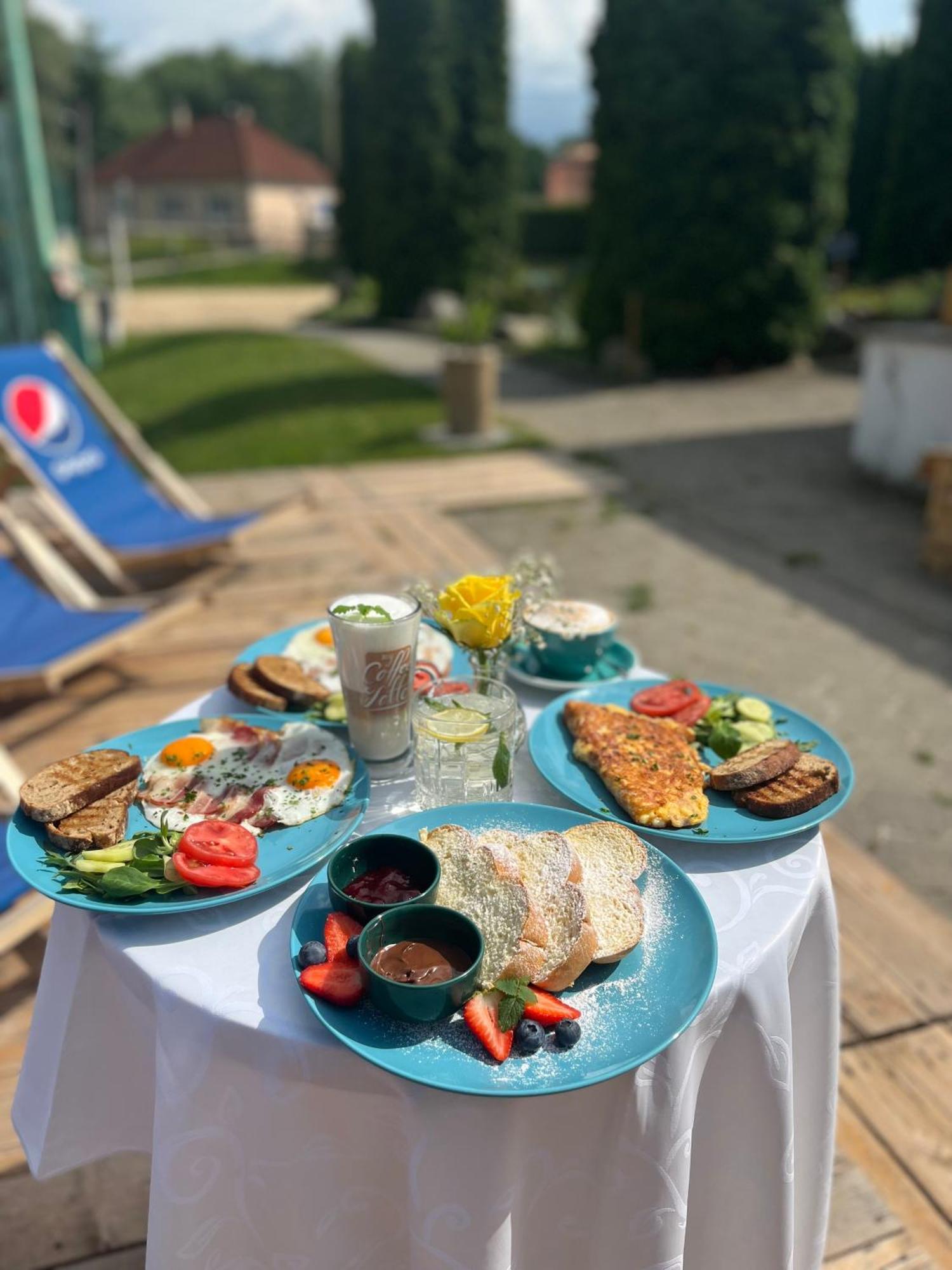 Raketa Residence, Restaurant & Hotel Prievidza Bagian luar foto