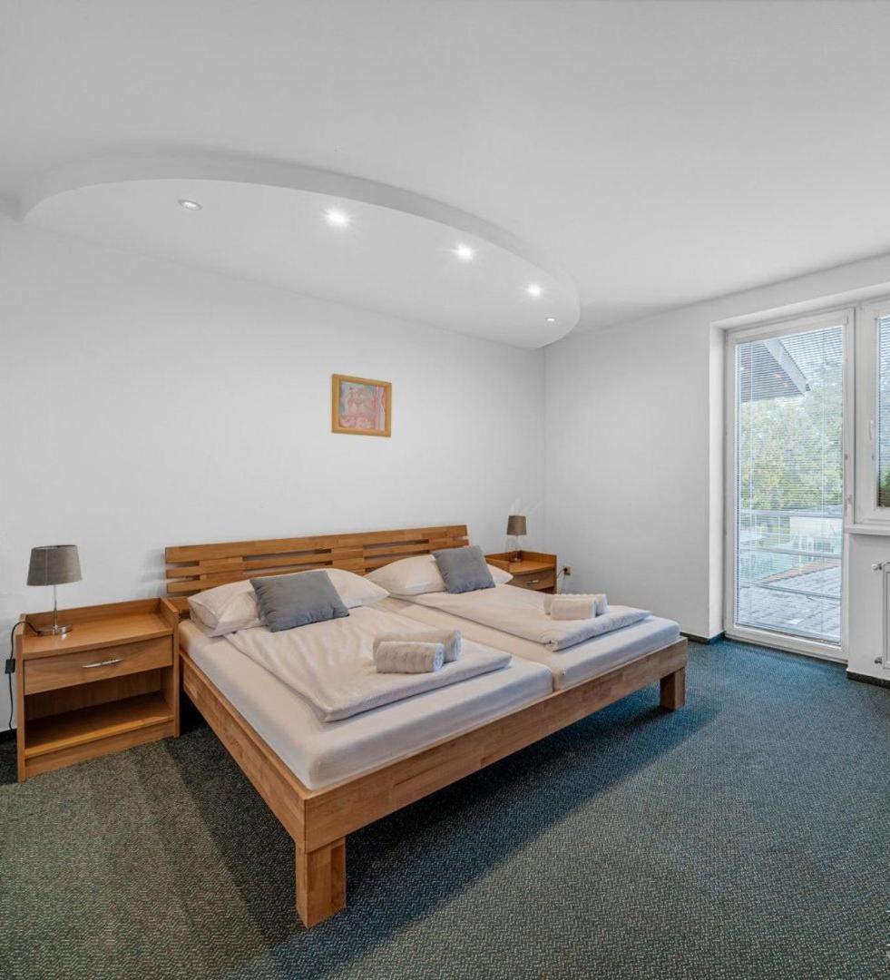 Raketa Residence, Restaurant & Hotel Prievidza Bagian luar foto