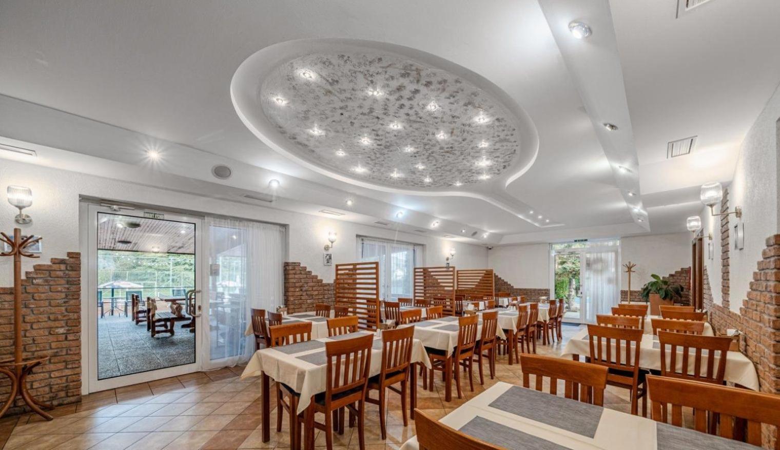 Raketa Residence, Restaurant & Hotel Prievidza Bagian luar foto