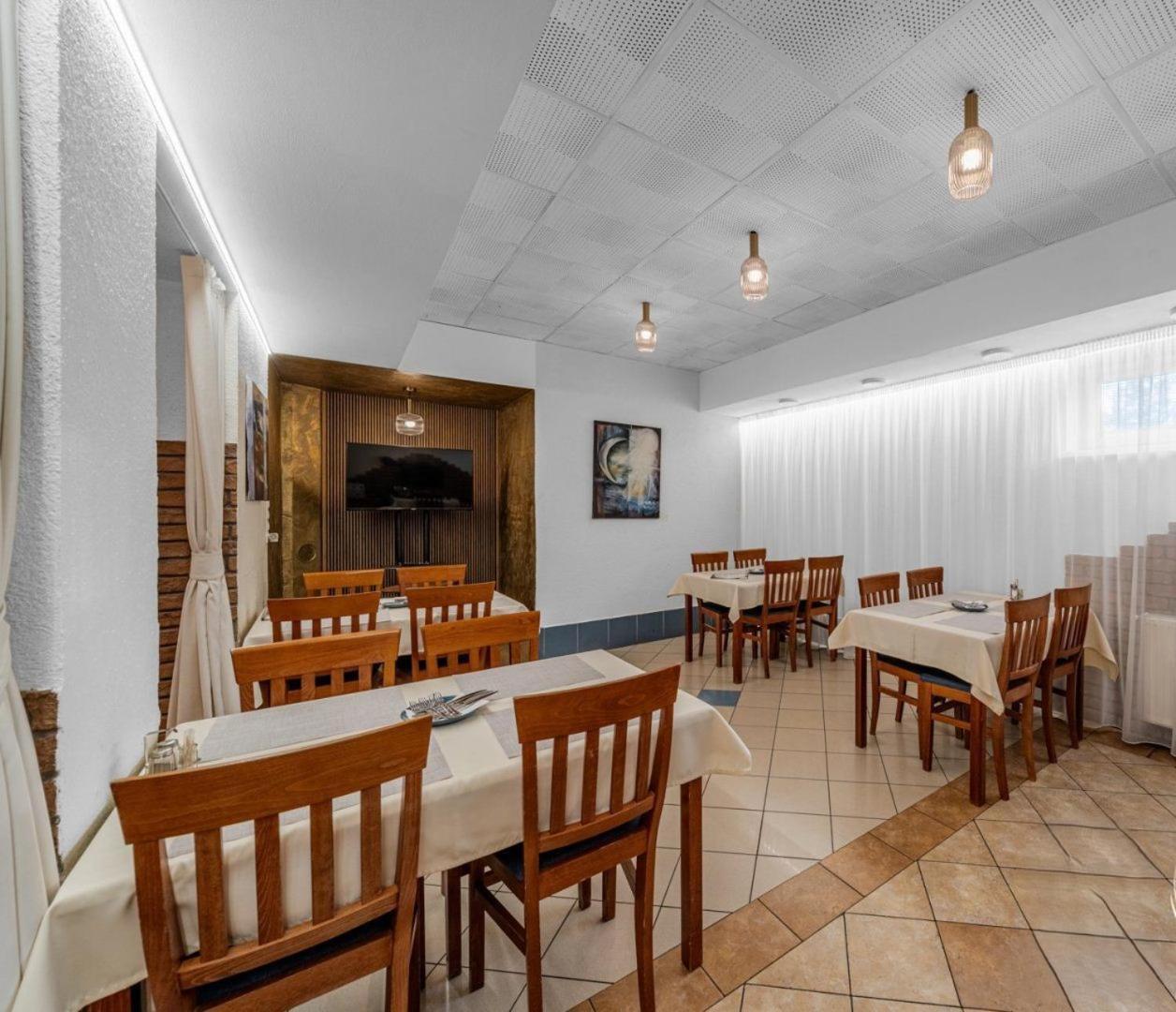 Raketa Residence, Restaurant & Hotel Prievidza Bagian luar foto