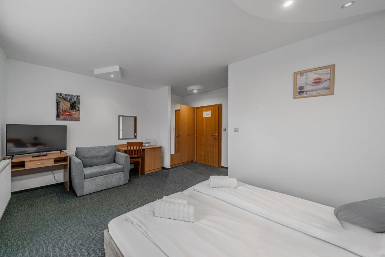 Raketa Residence, Restaurant & Hotel Prievidza Bagian luar foto
