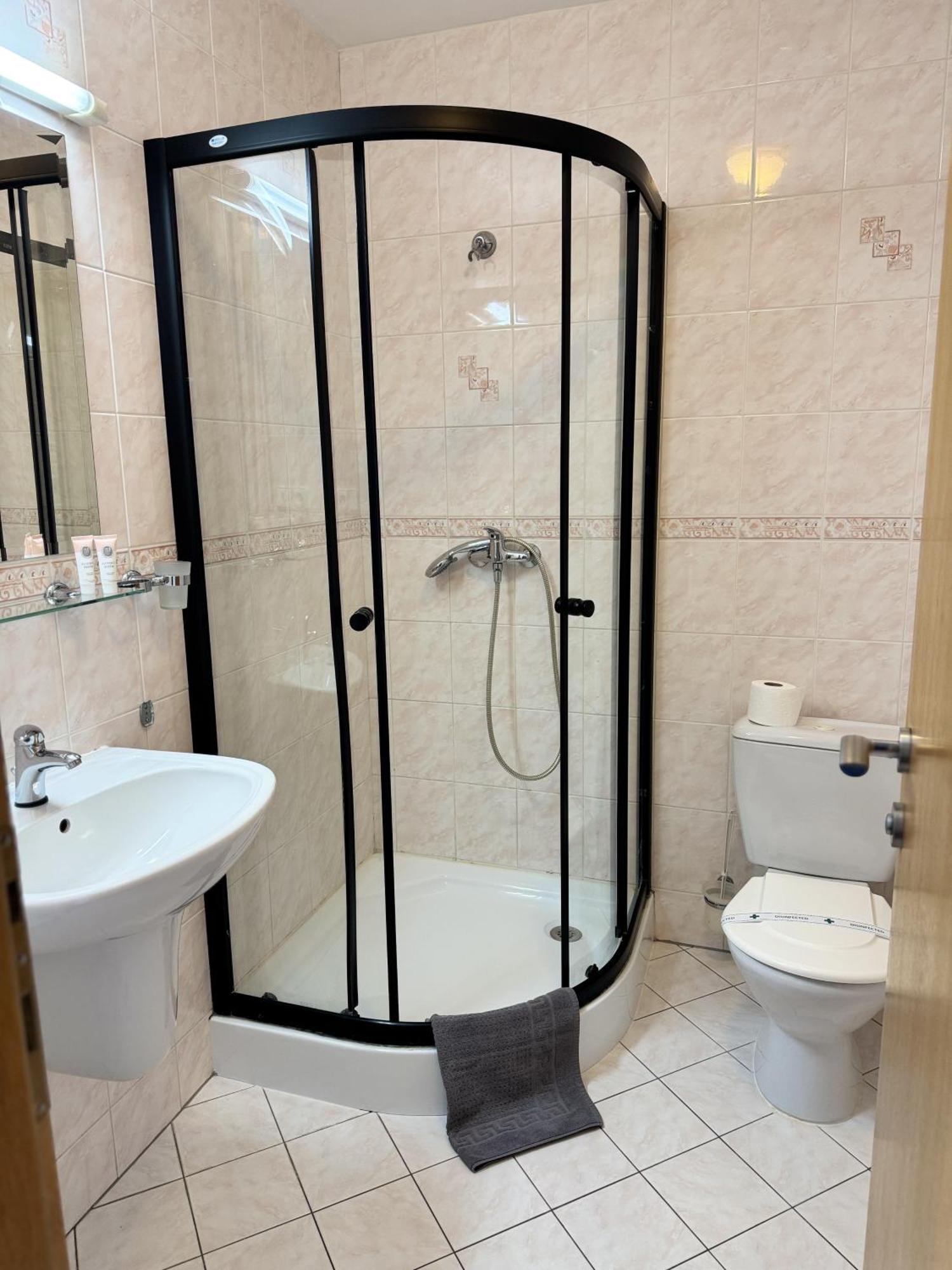 Raketa Residence, Restaurant & Hotel Prievidza Bagian luar foto