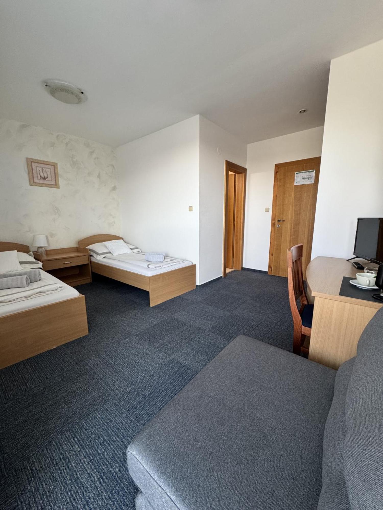 Raketa Residence, Restaurant & Hotel Prievidza Bagian luar foto